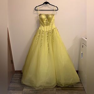 Yellow floral beaded prom dress size 4